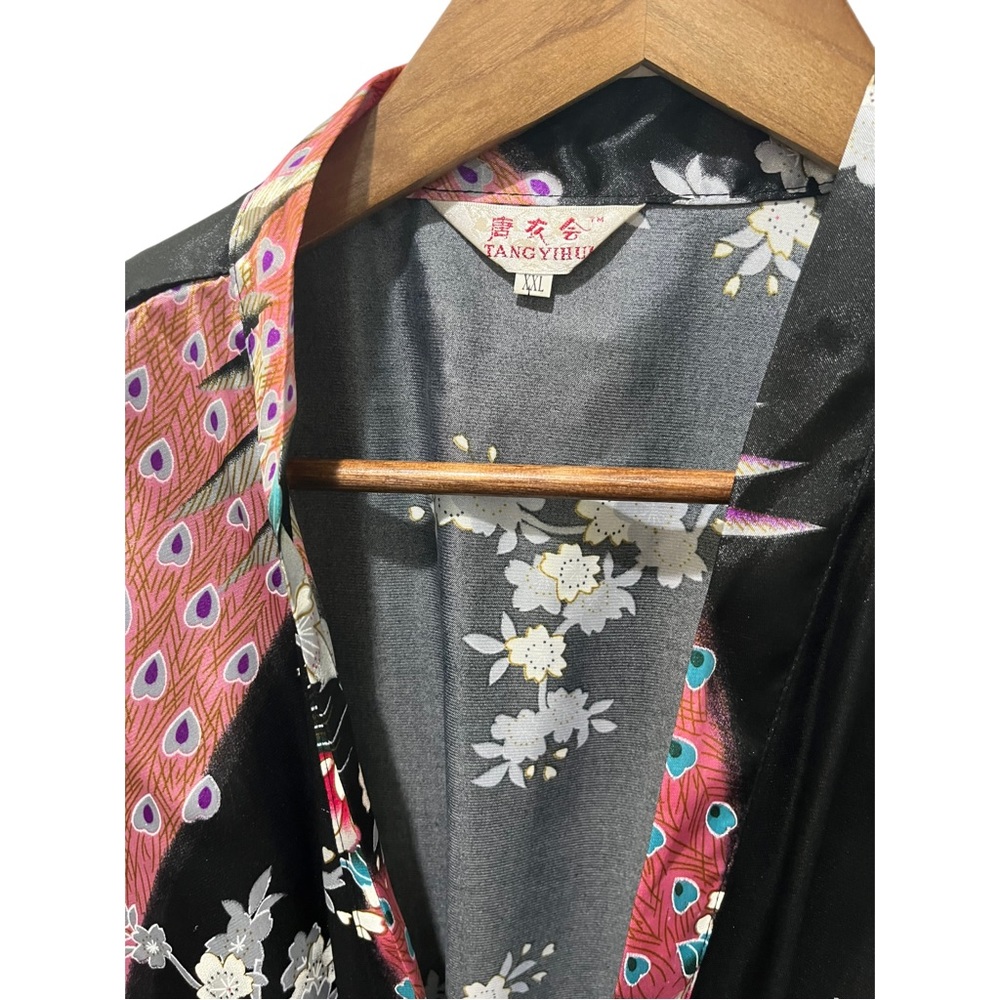 TANGYIHUI SILKY SATIN BLACK FLORAL PEACOCK ROBE WITH MATCHING BELT SIZE XXL - Picture 3 of 16